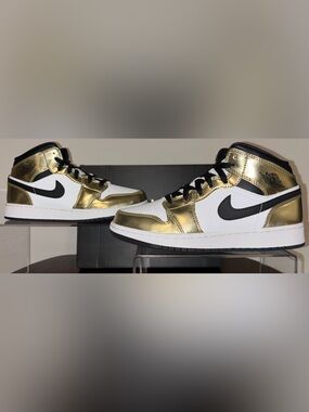 Nike Air Jordan 1 Mid SE Gold Black Brand New With Box Grade School Size 7Y